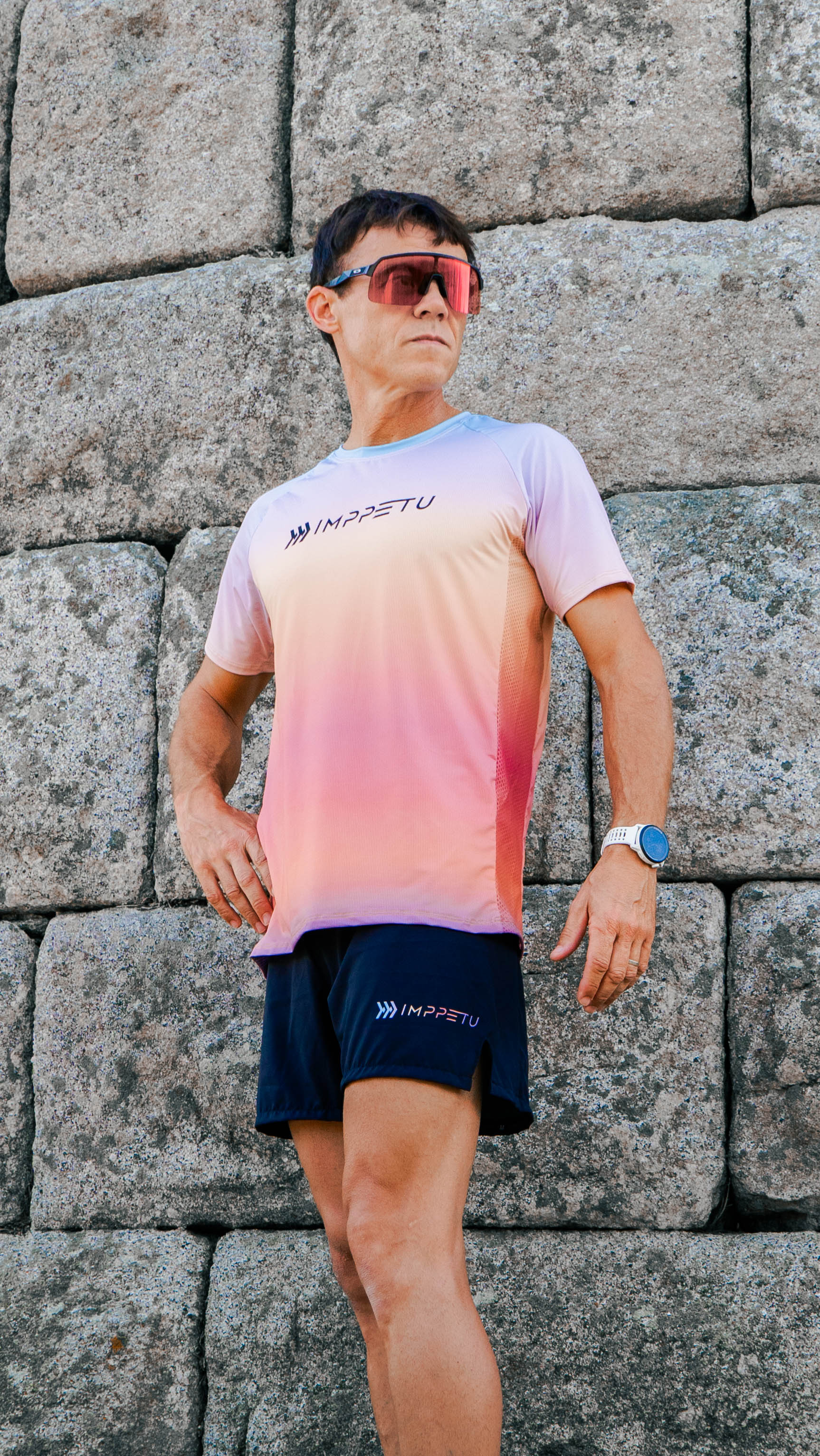 Persona con camiseta running inspirado en la Costa Brava
